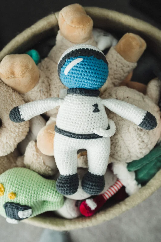 - Automatic temperature adjustment cat bedAstronaut Amigurumi (Crochet)