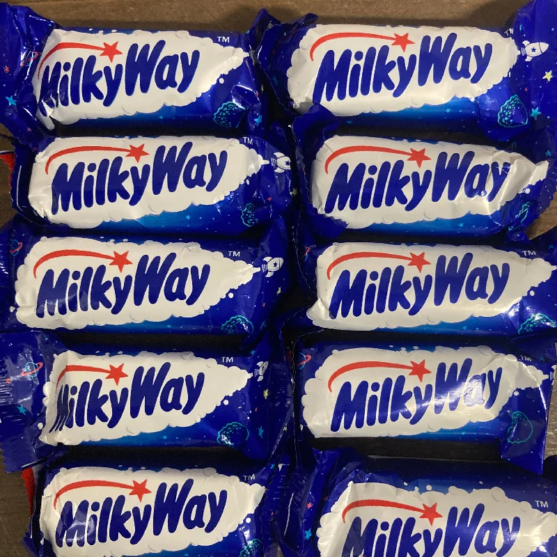  -Anti-scratch scratching board AND cat bed in one20x Milky Way Fun Size Minis Chocolate Bars (20x16.65g)