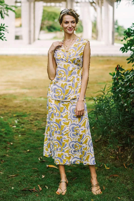 - Air box TSA certified check-inSpring Leaves Screen Printed Buttoned Rayon Skirt