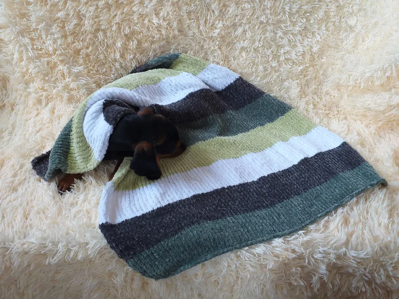 - Parrot climbing and standing wooden framePlush Dog Blanket, Handmade Three Color Blanket for Dog Cat or Baby, Dachshund Blanket, Cozy pet blanket, knitted litter for dog or cat - Parrot climbing and standing wooden framePlush Dog Blanket, Handmade Three Color Blanket for Dog Cat or Baby, Dachshund Blanket, Cozy pet blanket, knitted litter for dog or cat